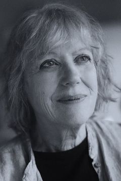 Kika Markham interpreta Carol O'Niel