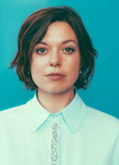 Margo Seibert interpreta KCXE Floor Manager