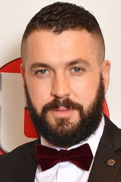 Shayne Ward interpreta Jack Grayling