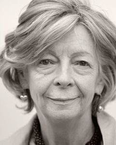 Valerie Lilley interpreta Patty Croker
