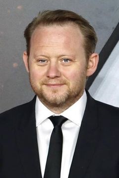 Michael Jibson interpreta Kylo's Shuttle Pilot