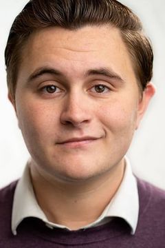 Jacob Normyle interpreta Extra