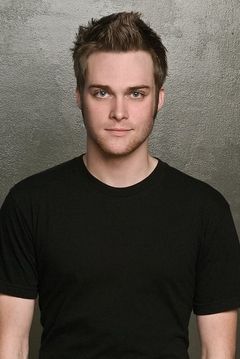 Jamie Johnston interpreta Clifford'Cliff' Woodall