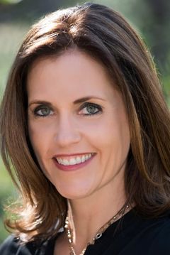 Allison Graham interpreta Hilary Anderson