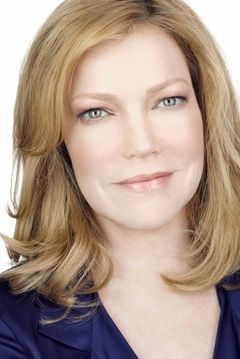 Stacey Travis interpreta Flight Attendant