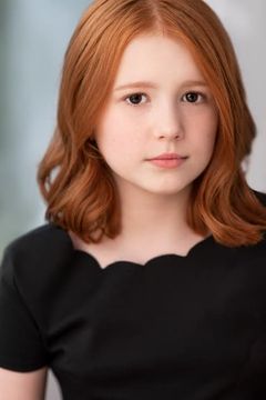 Daphne Hoskins interpreta Izzy