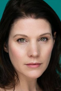 Kaili Hollister interpreta Valentine Carmina