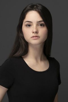 Derya Pınar Ak interpreta Zeynep