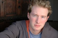 Joshua Wade interpreta Student