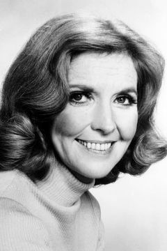 Anne Meara interpreta Protestor (uncredited)