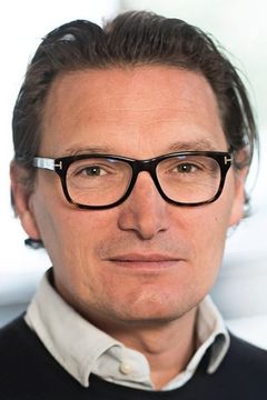 Jonas Allen interpreta Ambassador Bondal (voice: English version)