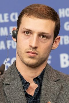 Tom Mercier interpreta Jonathan Kritchevsky