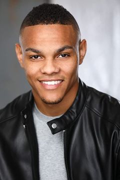 Kevin Mikal Curry interpreta Omar