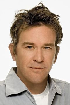Timothy Hutton interpreta Oswald Hinge