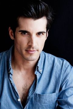 Adrian Armas interpreta Dancer