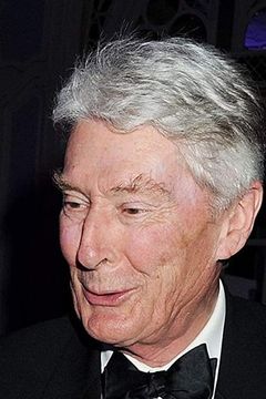 Timothy Carlton interpreta Officer