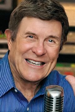 'Cousin Brucie' Morrow interpreta Magician