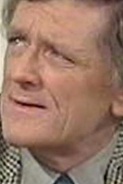 Peter Gwynne interpreta Lady Sarah's Butler