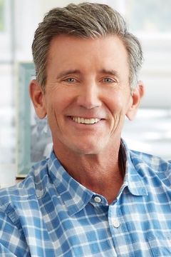 Matt McCoy interpreta Kevin Adams
