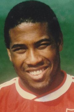 John Barnes interpreta Himself