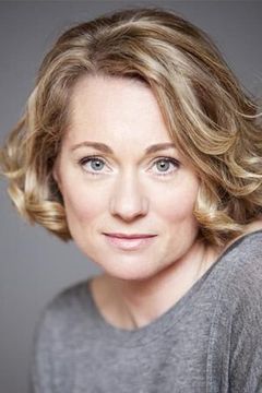 Emily Joyce interpreta Palace Guide