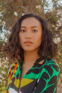 Sydney Park interpreta Meredith McNeil