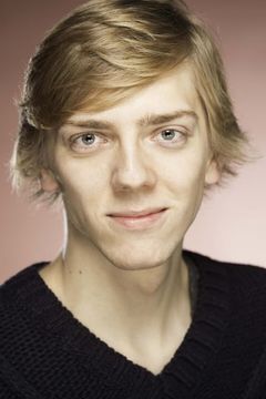 Joshua James interpreta W D Wilkinson (Secretary #2)