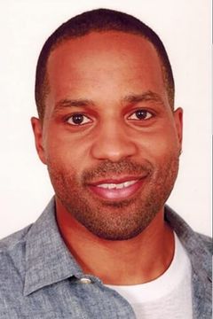 Jamaal Burcher interpreta Hospital Visitor / Mfs Audience (uncredited)
