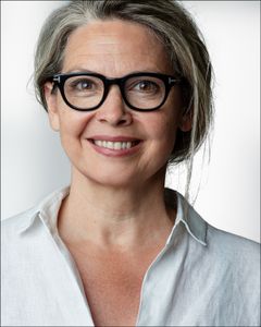 Lucy Newman-Williams interpreta Therapist