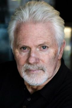 John McArdle interpreta Headmaster