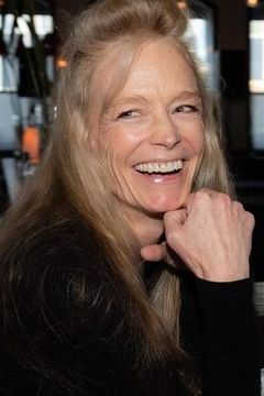 Suzy Amis interpreta Jeanine Tyrell