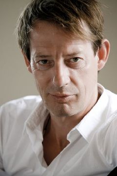 Luc Feit interpreta Hermann Schreiber