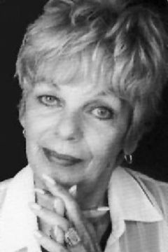 Sandra Kinder interpreta Irene at Hap's