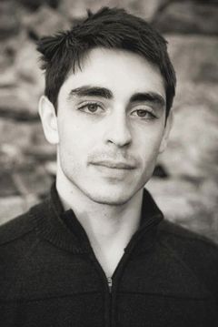 Bryce Biederman interpreta Male Student