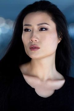 Grace Wang interpreta News Reporter #1