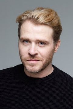 Henrik Norlén interpreta Ulf