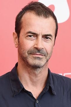 Andrea Occhipinti interpreta André