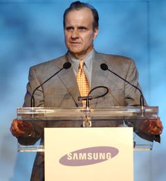 Joe Torre interpreta Yankees' Manager (voice)