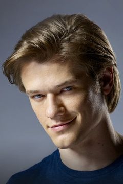 Lucas Till interpreta Angus'Mac' MacGyver