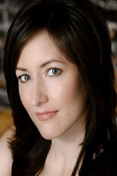 Traci Hovel interpreta Hannah