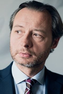Bertrand Constant interpreta Commandant en second