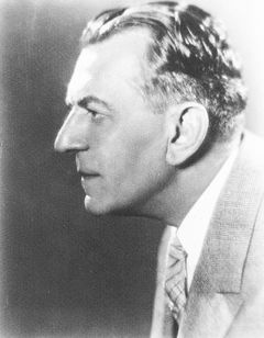 Harry Burkhardt interpreta Senate Reporter (uncredited)