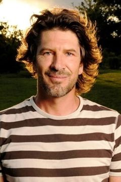 Tertius Meintjes interpreta Uncle Jack