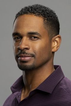 Damon Wayans Jr. interpreta Coach