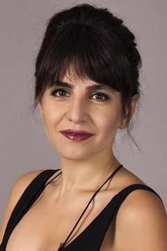 Bihter Dinçel interpreta Selvi Ustagil