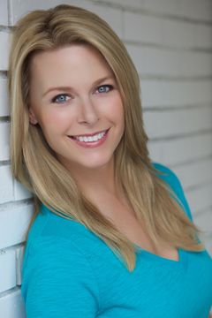 Amber Bartlett interpreta Audrey