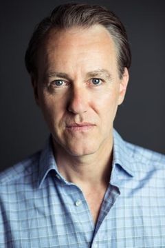Daniel Drewes interpreta Dad