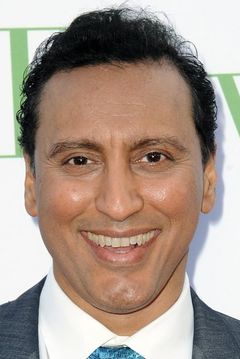 Aasif Mandvi interpreta Robert (segment