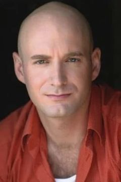 Colin Decker interpreta Fireman