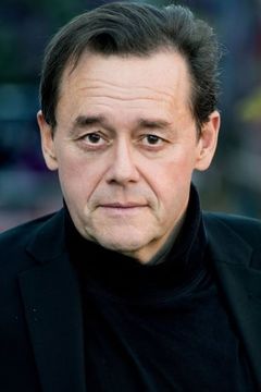 Wolfgang Pregler interpreta Anstaltsleiter Stammheim